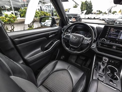 Used 2021 Toyota Highlander XSE AWD/4WD image 21