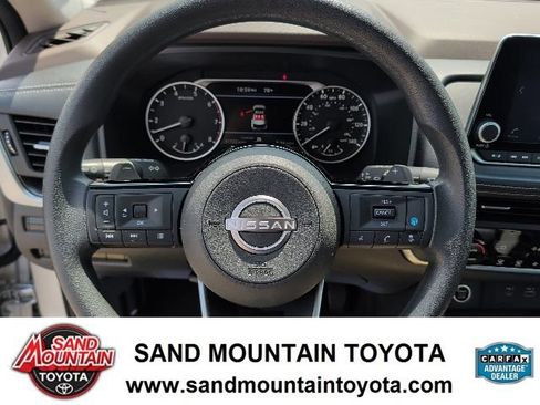 Used 2023 Nissan Rogue SV FWD image 16