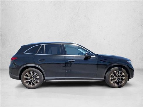 Used 2025 Mercedes-Benz GLC 350e 4MATIC image 4