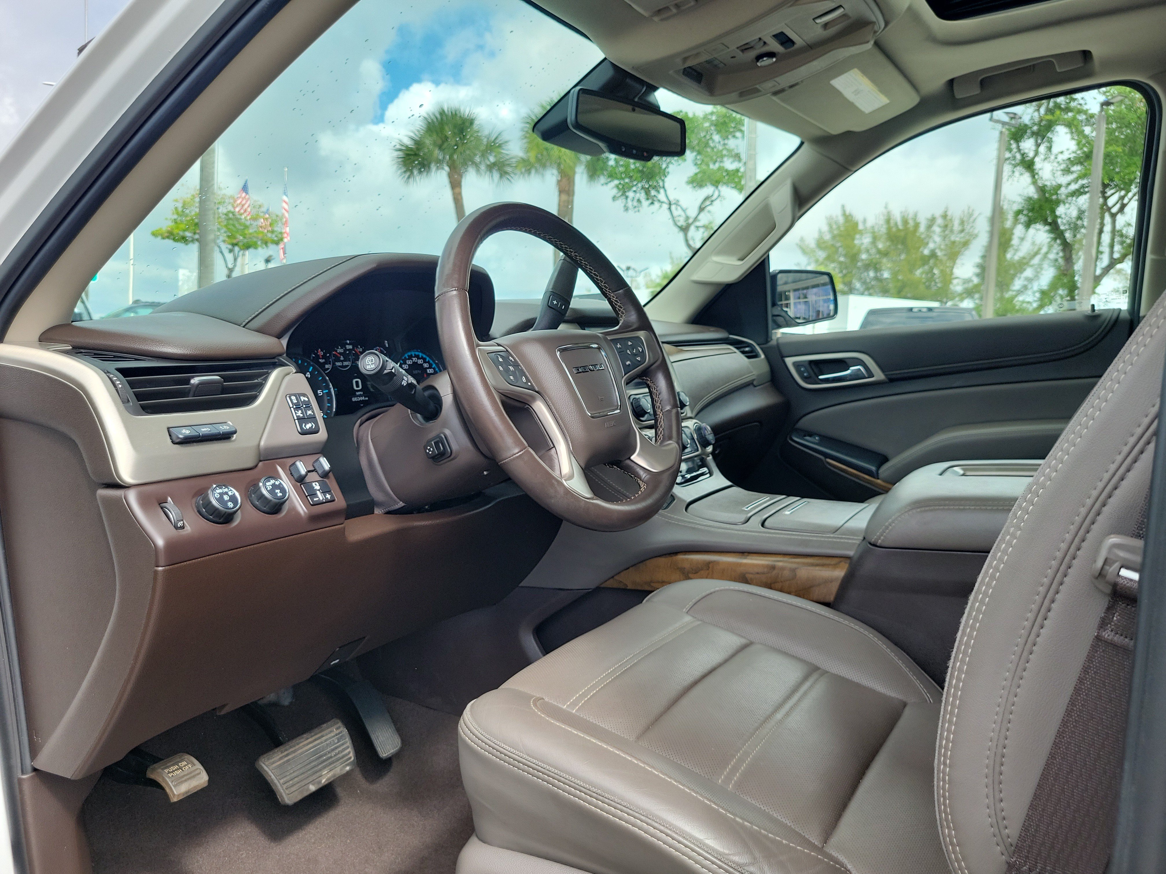Used 2020 GMC Yukon Denali w/ Denali Ultimate Package AWD/4WD image 9