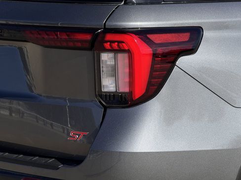 Used 2025 Ford Explorer ST image 10