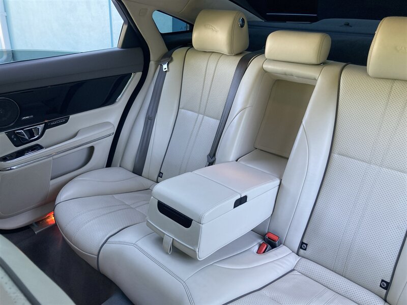 Used 2017 Jaguar XJ R-Sport RWD image 17