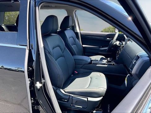 New 2026 Nissan Pathfinder SL w/ SL Premium Package FWD image 11
