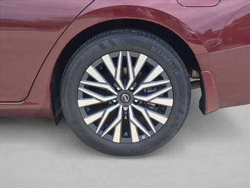 Used 2024 Nissan Altima 2.5 SV w/ SV Premium Package FWD image 23