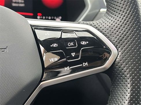 Certified 2022 Volkswagen Tiguan SE R-Line image 22