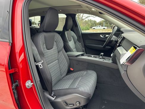 Certified 2025 Volvo XC60 B5 Core w/ Protection Package Premier AWD/4WD image 8