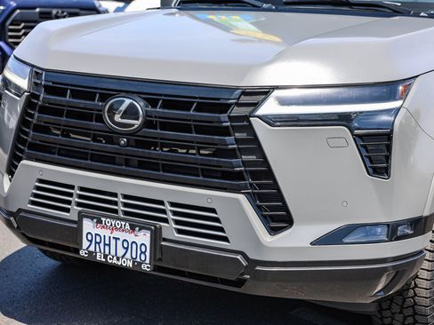 Used 2024 Lexus GX 550 AWD/4WD image 24
