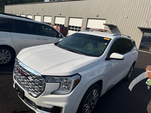 Used 2024 GMC Terrain Denali AWD/4WD image 1