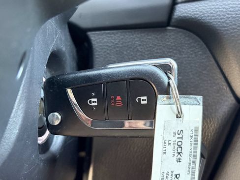 Certified 2025 Toyota RAV4 LE FWD image 21