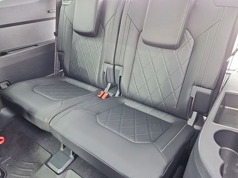 Certified 2025 Volkswagen Atlas SEL Premium R-Line image 38