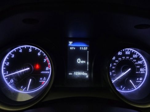 Used 2021 Toyota Camry SE w/ Cold Weather Package FWD image 23