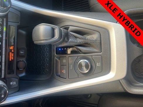 Used 2021 Toyota RAV4 XLE image 22