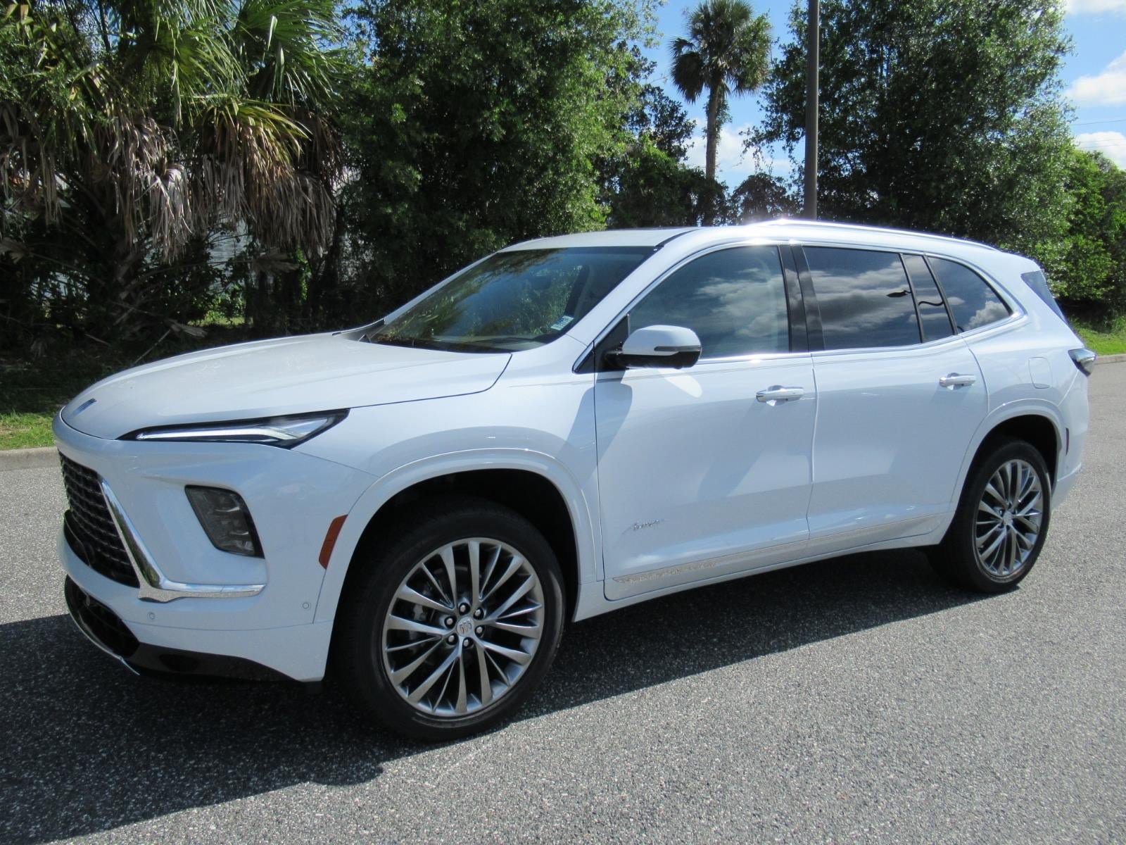 New 2026 Buick Enclave Avenir w/ Super Cruise Package FWD image 4