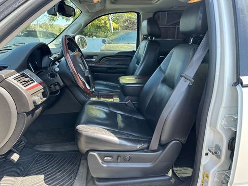 Used 2007 Cadillac Escalade EXT w/ Information Package AWD/4WD image 11