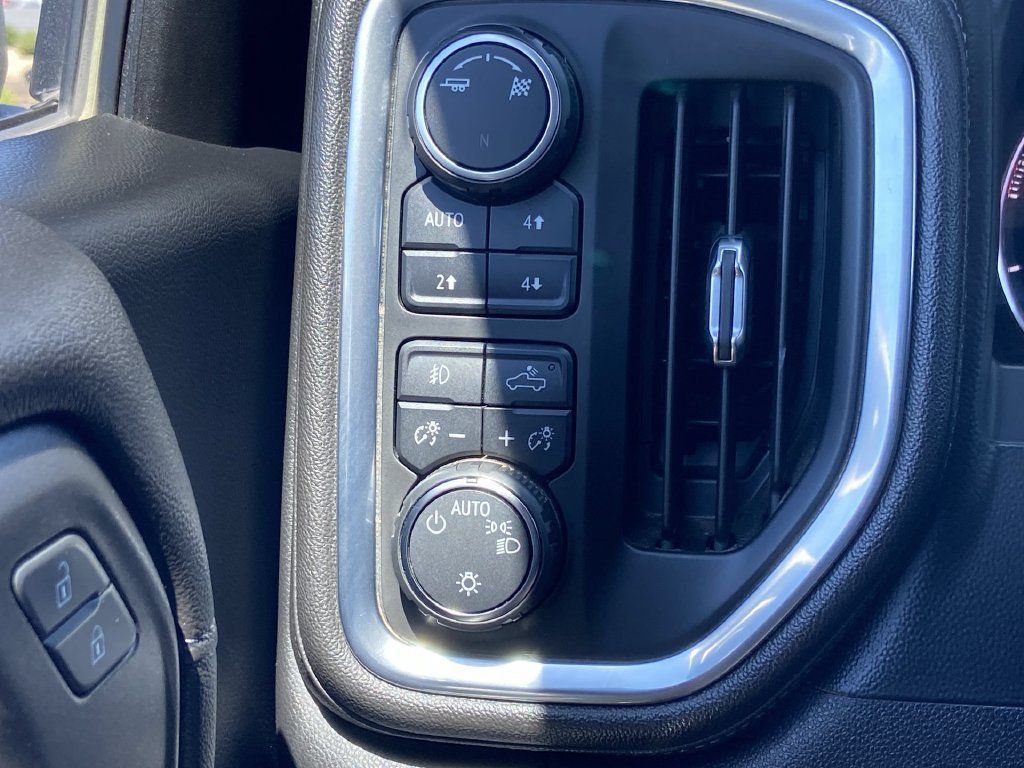 Used 2019 Chevrolet Silverado 1500 RST AWD/4WD image 13
