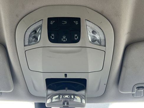 Used 2021 Chrysler Pacifica Touring-L image 15