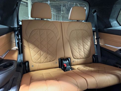 Used 2024 BMW X7 xDrive40i w/ M Sport Package image 39