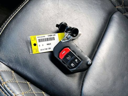 Used 2023 Jeep Wrangler Unlimited Sahara AWD/4WD image 31