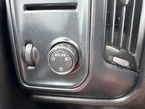 Used 2018 Chevrolet Silverado 1500 W/T w/ WT Convenience Package AWD/4WD image 21