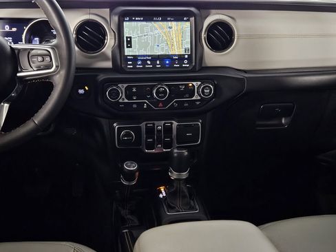 Used 2023 Jeep Wrangler Unlimited Sahara AWD/4WD image 9