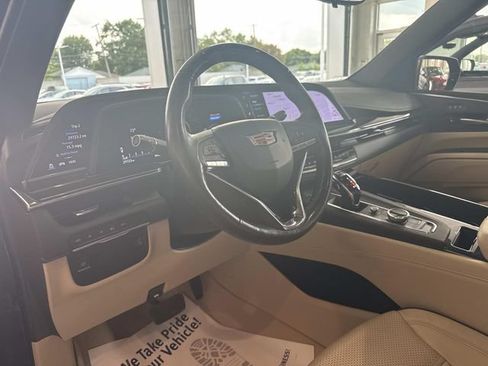 Certified 2024 Cadillac Escalade Premium Luxury w/ LPO, Floor Liner Package AWD/4WD image 18