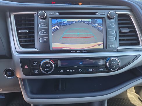 Certified 2019 Toyota Highlander XLE image 25