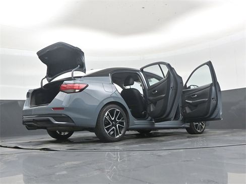 Used 2025 Nissan Sentra SR w/ SR Premium Package image 52