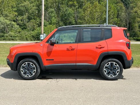 Used 2015 Jeep Renegade Trailhawk AWD/4WD image 4