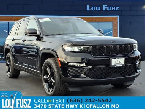 Used 2023 Jeep Grand Cherokee Limited w/ Black Appearance Package image 1