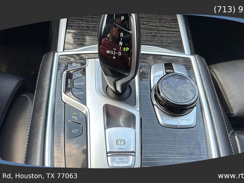 Used 2020 BMW 750i xDrive w/ Executive Package image 50