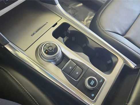 Used 2022 Ford Explorer XLT w/ Equipment Group 202A AWD/4WD image 27