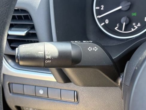 Used 2024 Nissan Rogue SV FWD image 15