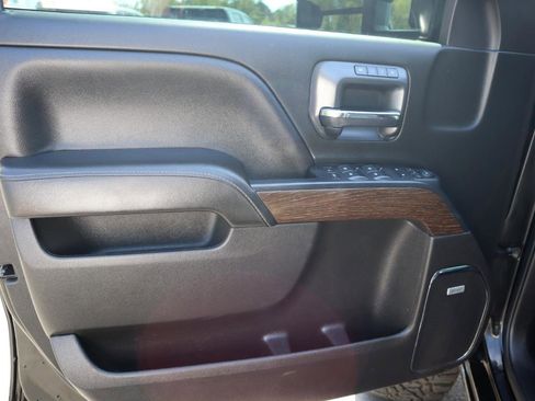 Used 2017 GMC Sierra 2500 Denali w/ Duramax Plus Package image 16