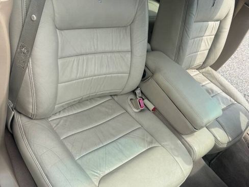 Used 1999 Lincoln Town Car Executive RWD image 15