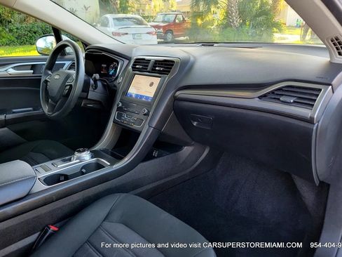 Used 2020 Ford Fusion SE image 26