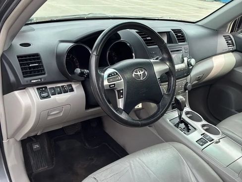 Used 2011 Toyota Highlander SE w/ Tow Pkg AWD/4WD image 23