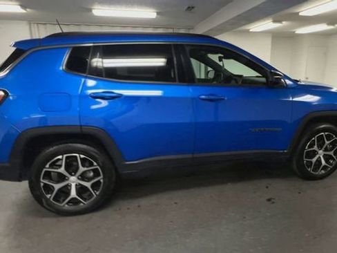 Used 2024 Jeep Compass Latitude AWD/4WD image 9
