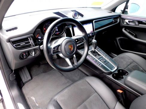 Used 2021 Porsche Macan image 13