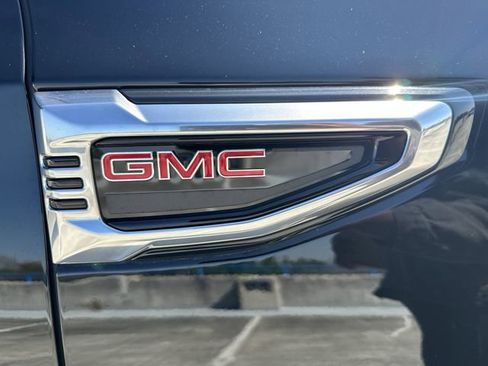 Used 2025 GMC Yukon XL Denali image 12