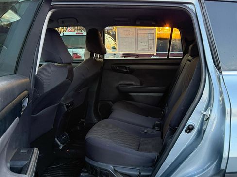 Used 2021 Toyota Highlander LE AWD/4WD image 11