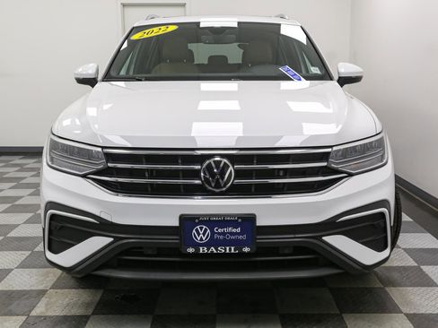 Certified 2022 Volkswagen Tiguan SE w/ Panoramic Sunroof Package image 4