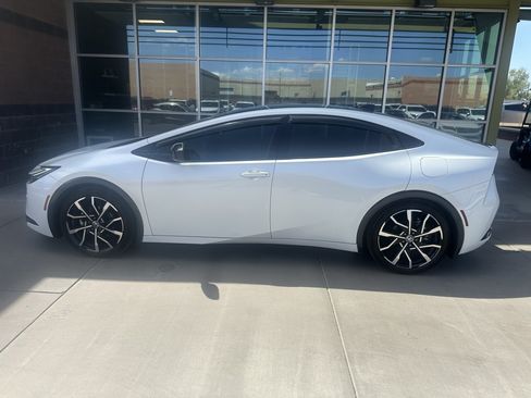 Used 2024 Toyota Prius Prime Premium FWD image 6
