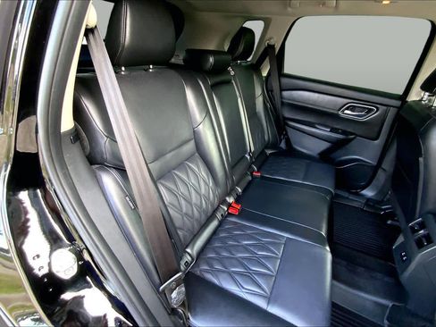 Used 2024 Nissan Rogue Platinum FWD image 20