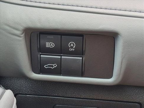 Used 2023 Toyota Highlander XLE FWD image 10