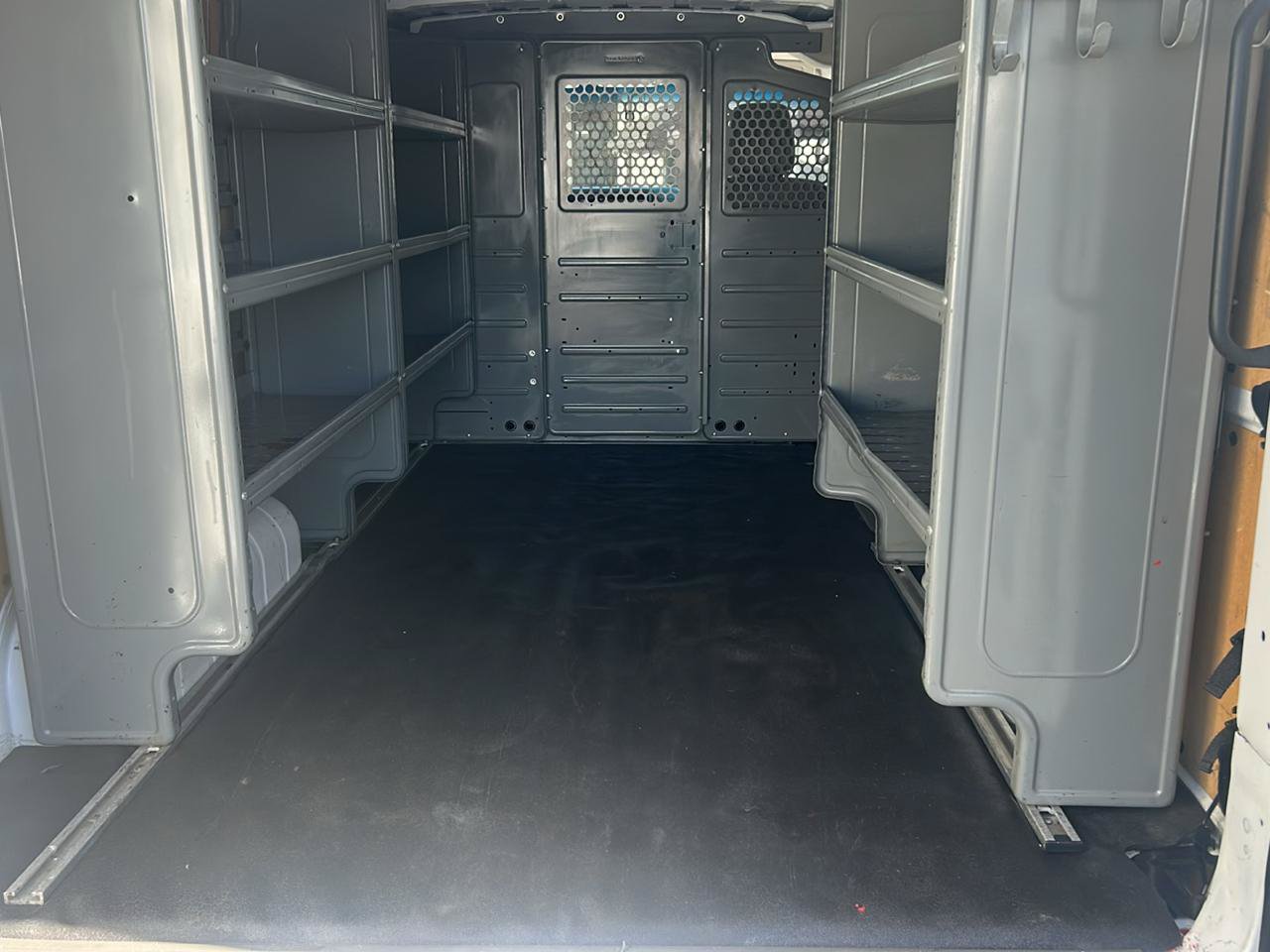 Used 2021 Nissan NV 2500 SV RWD image 9