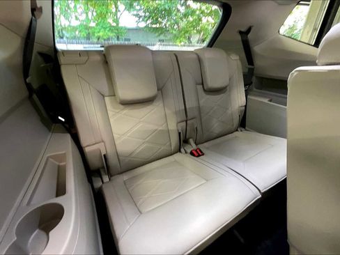 New 2025 Volkswagen Atlas SE image 27