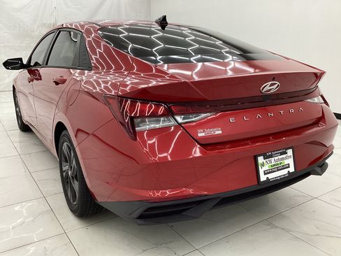 Used 2022 Hyundai Elantra SEL FWD image 8