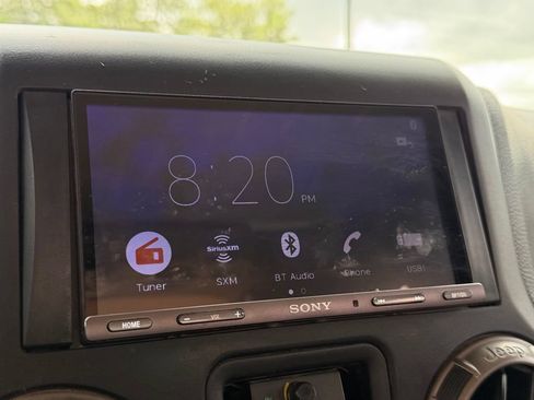 Used 2018 Jeep Wrangler Sport AWD/4WD image 15