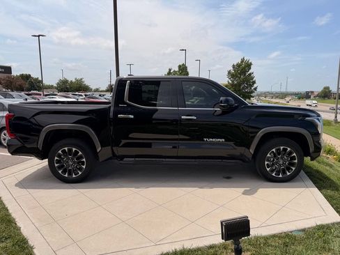 Used 2025 Toyota Tundra Limited AWD/4WD image 10