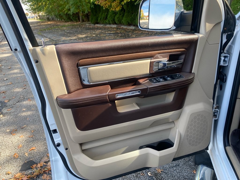 Used 2015 RAM 1500 Laramie w/ Convenience Group AWD/4WD image 10